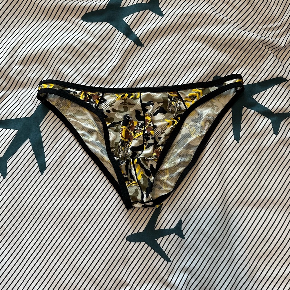 5 pairs of men’s bikini brief underwear. Half back seat. Sexy fit.